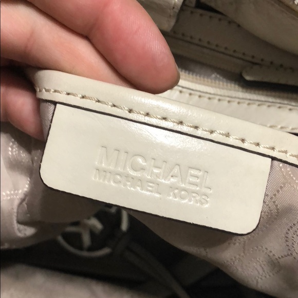 Michael Kors white leather purse - Picture 5 of 7